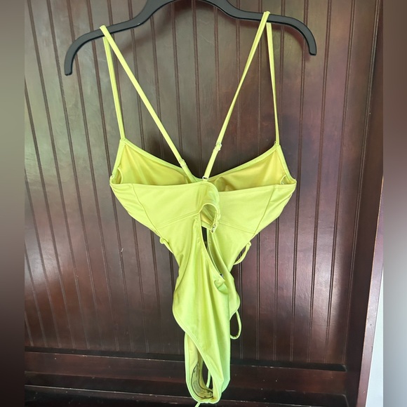 NWT Icon Swim Kady Swimsuit Pear Size XL Cut Out Criss Cross Sexy One Piece - Picture 6 of 8